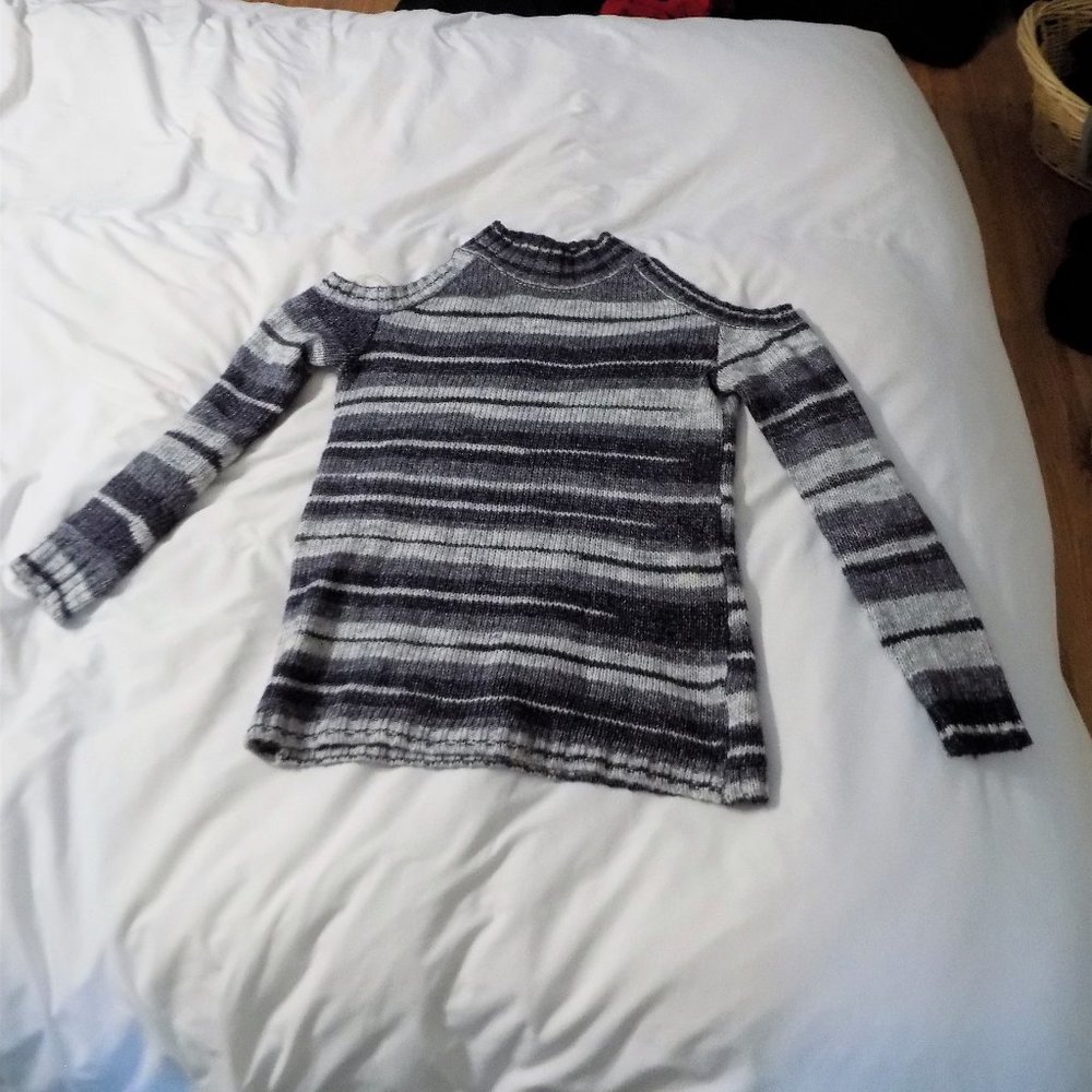 ii Sisters cold shoulder striped sweater - Picture 5 of 7